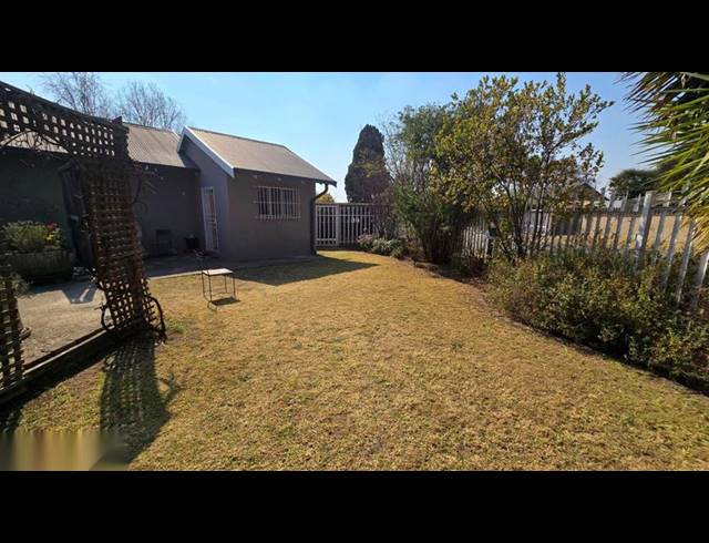 5 BEDROOM HOUSE FOR SALE IN CINDERELLA